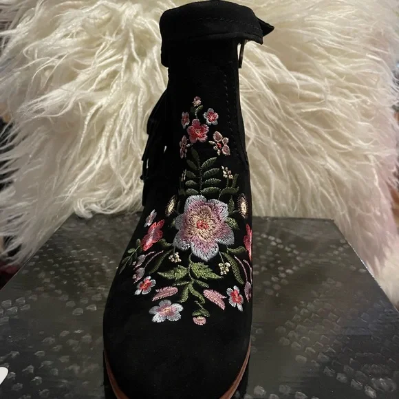 SAM EDELMAN LETTI SUEDE BOOTIES - Picture 4 of 5